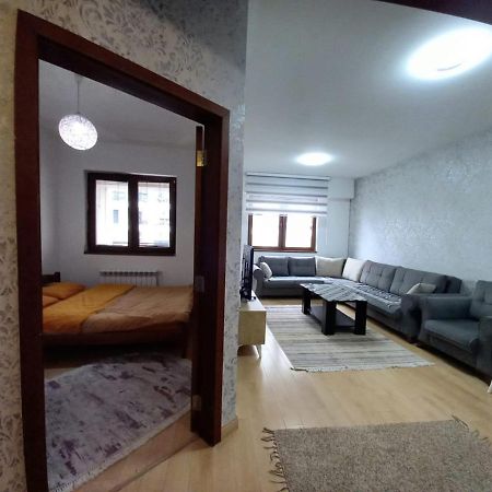 Two Rooms And Kitchen, Bathroom With Balcony Apartment Skopje Luaran gambar