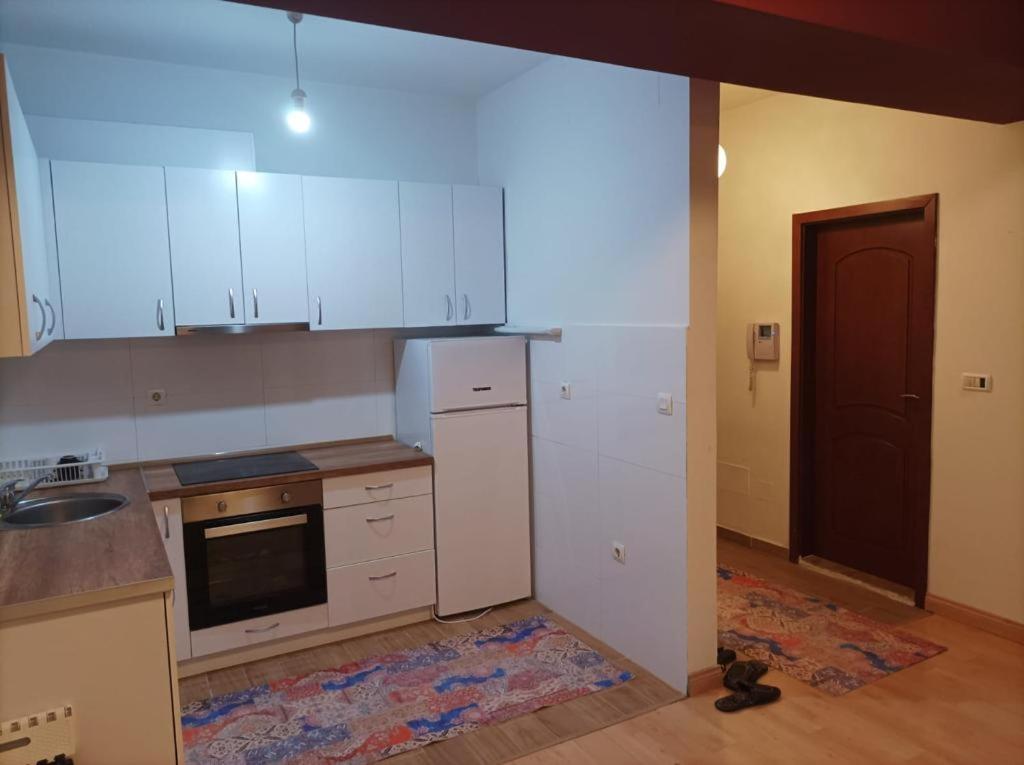 Two Rooms And Kitchen, Bathroom With Balcony Apartment Skopje Luaran gambar