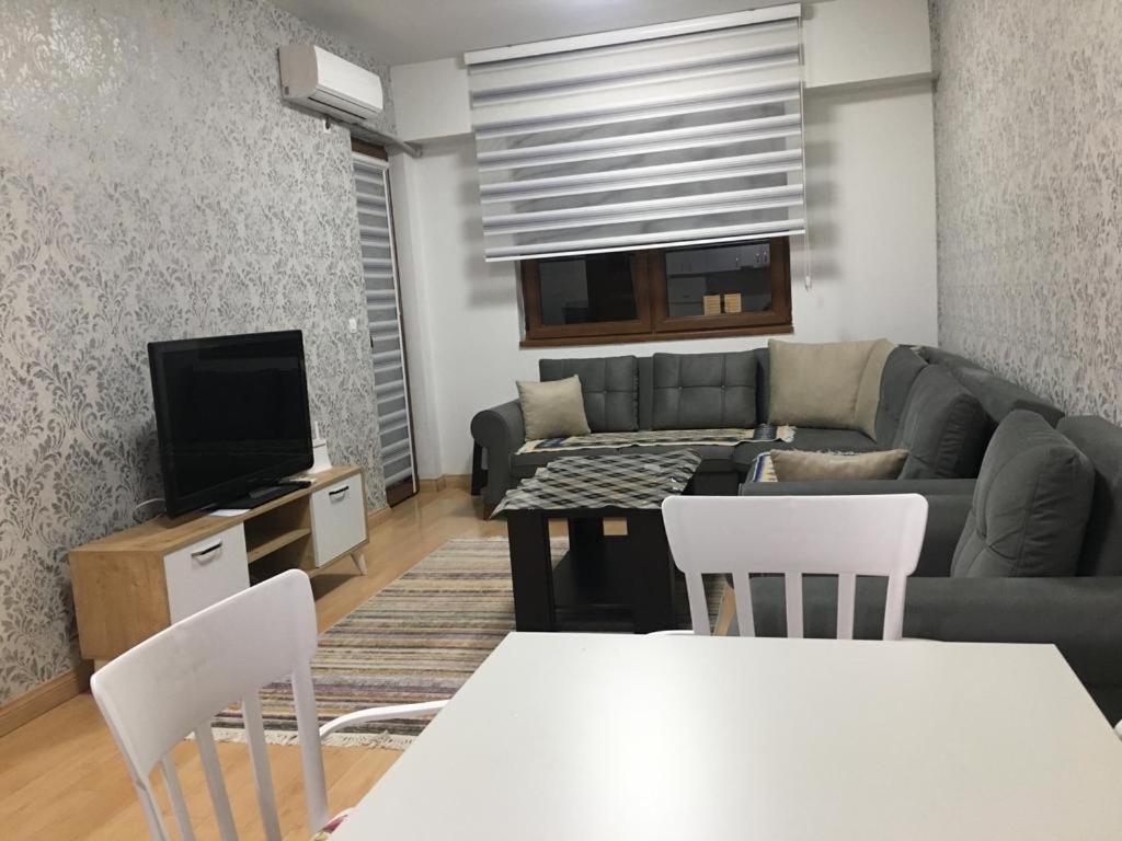 Two Rooms And Kitchen, Bathroom With Balcony Apartment Skopje Luaran gambar