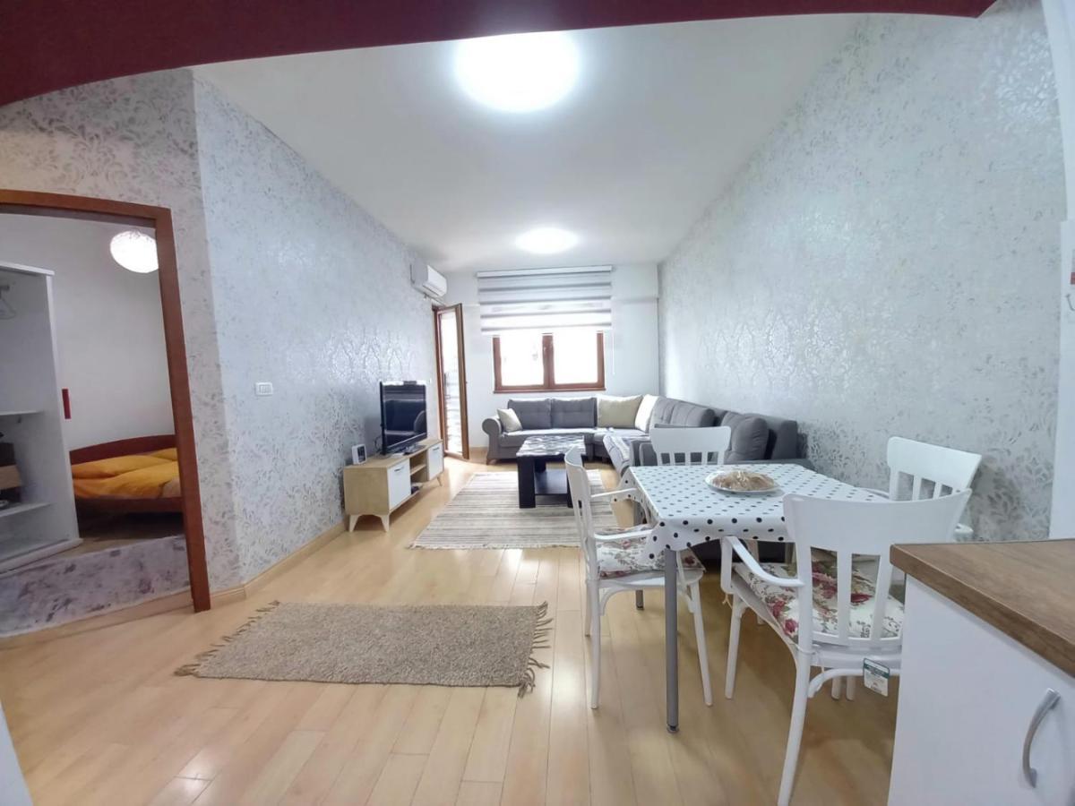 Two Rooms And Kitchen, Bathroom With Balcony Apartment Skopje Luaran gambar