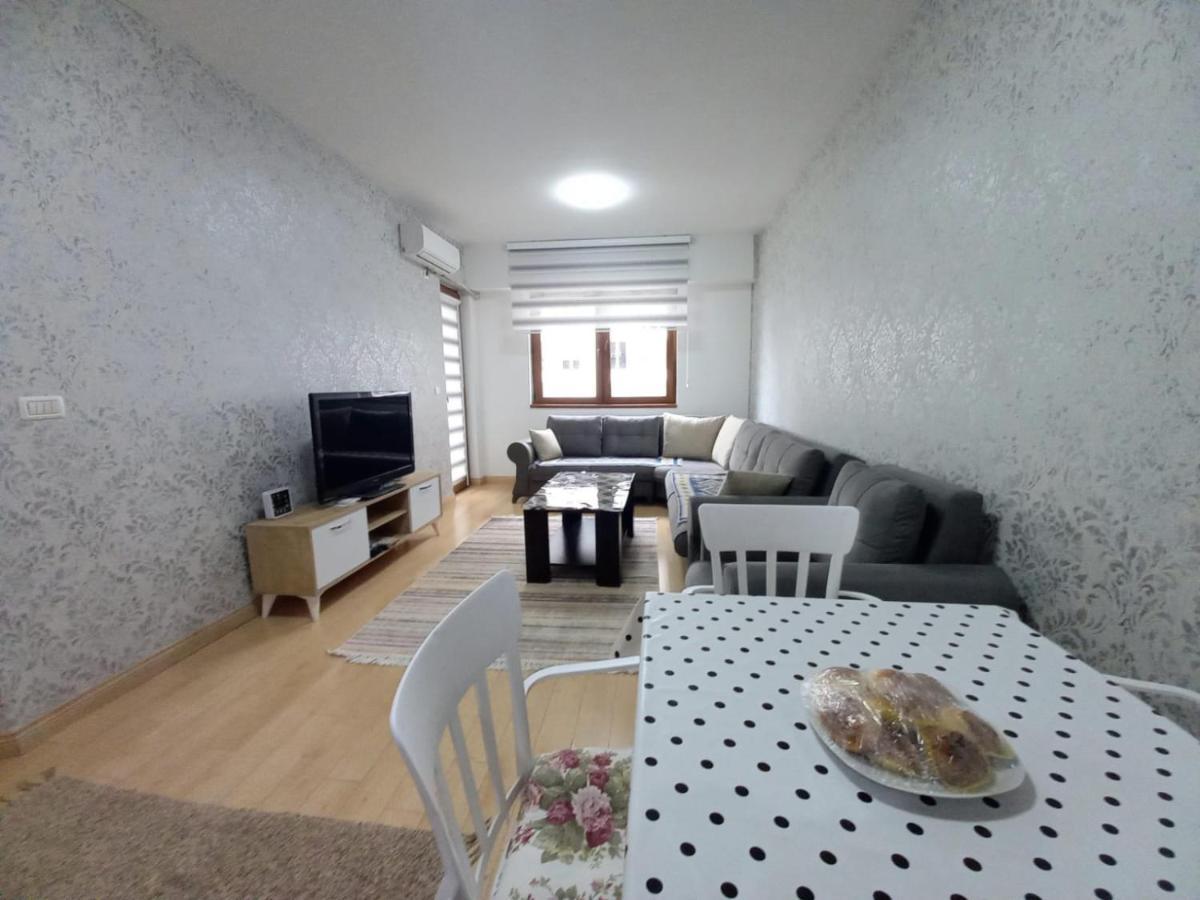 Two Rooms And Kitchen, Bathroom With Balcony Apartment Skopje Luaran gambar