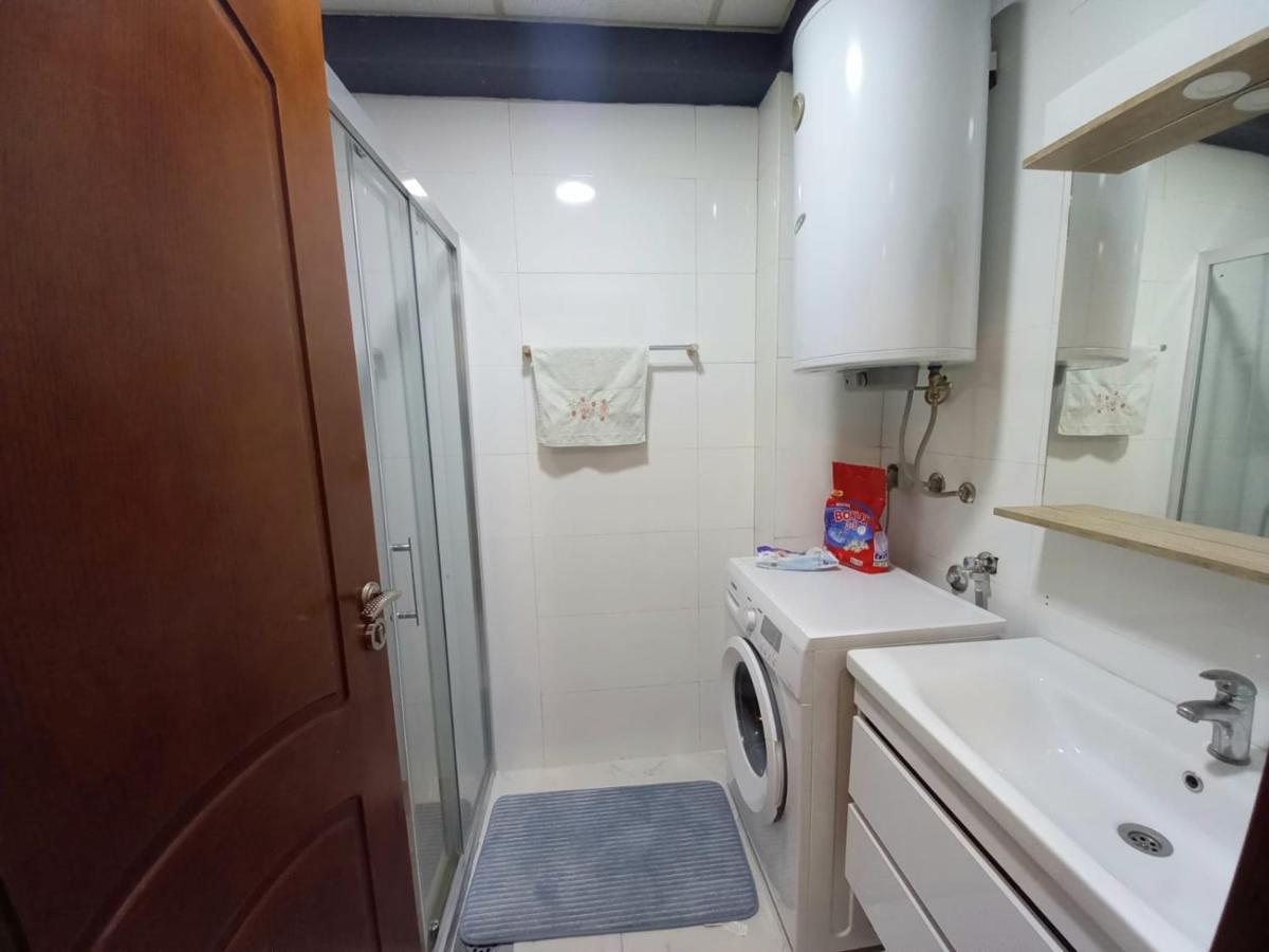 Two Rooms And Kitchen, Bathroom With Balcony Apartment Skopje Luaran gambar