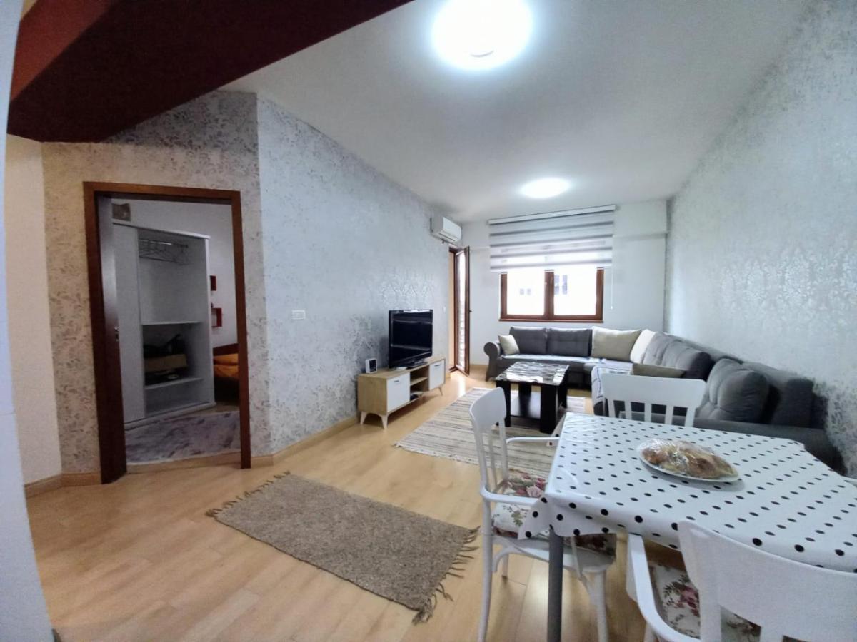 Two Rooms And Kitchen, Bathroom With Balcony Apartment Skopje Luaran gambar